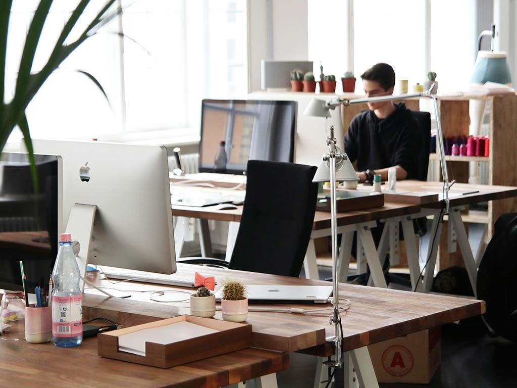 clean-workplace-environment Clean commercial workplace environment
