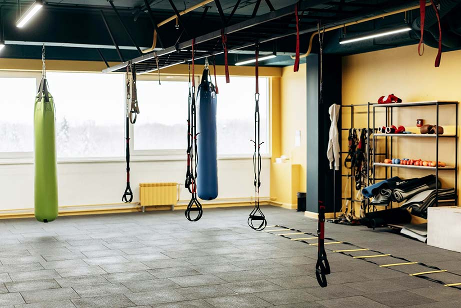 heavy-bags-gym-hero-mobile heavy bags in a gym