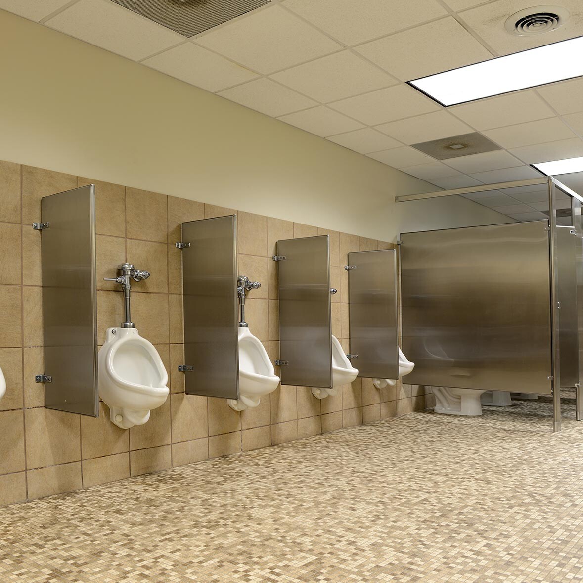 clean commercial restrooms